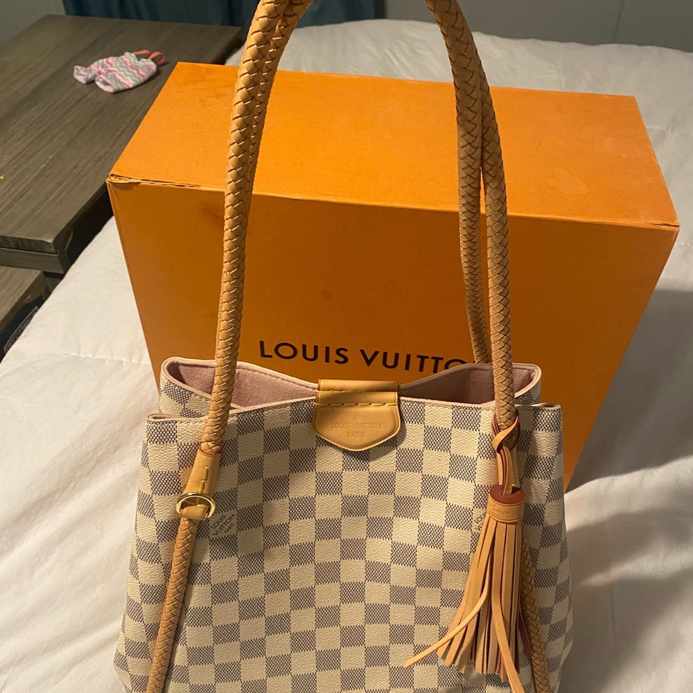 LV bag - Picture 1 of 7